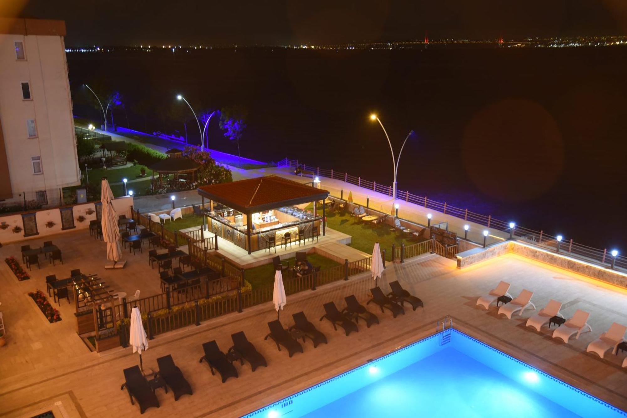 Blue Pier Hotel コジャエリ エクステリア 写真