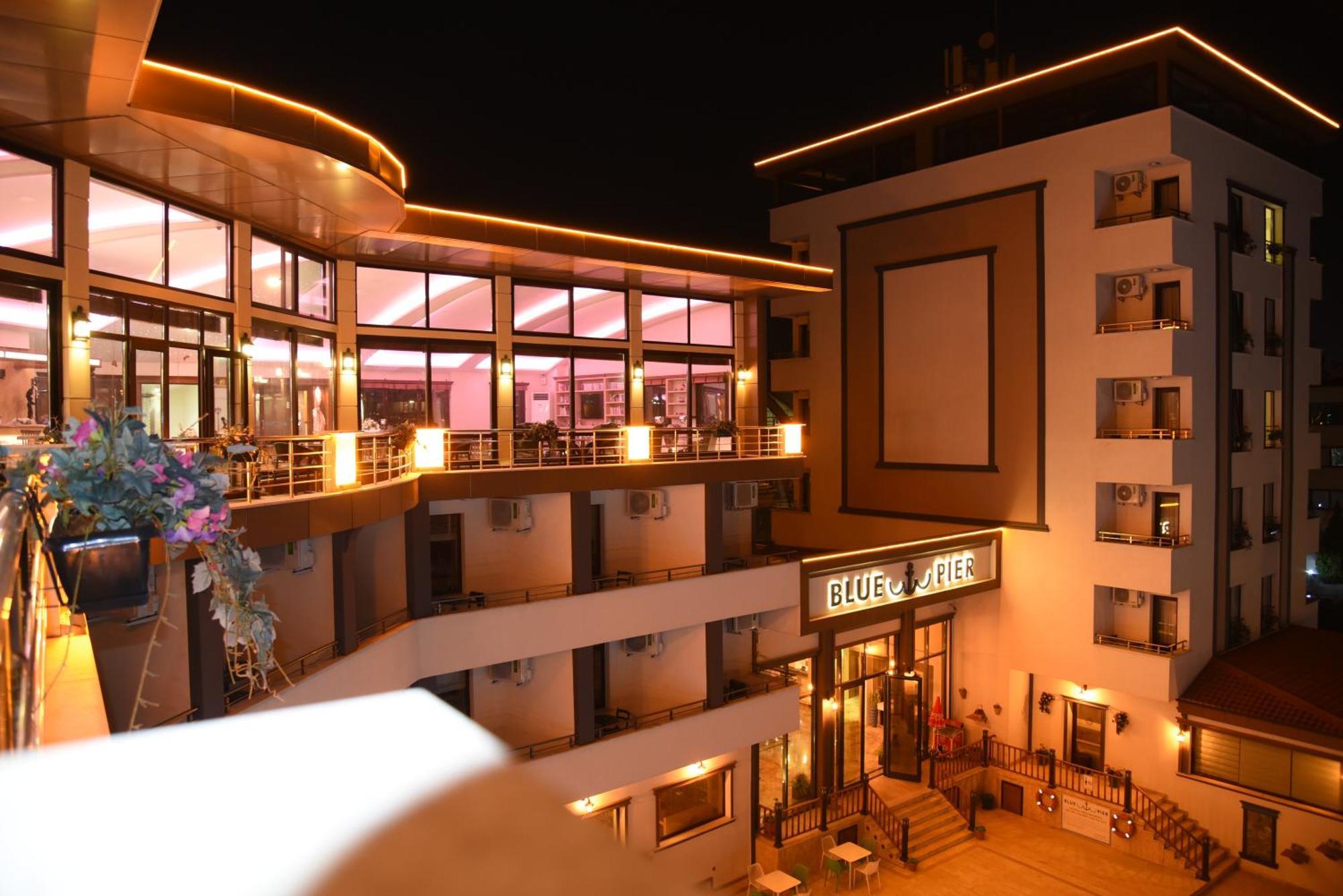 Blue Pier Hotel コジャエリ エクステリア 写真