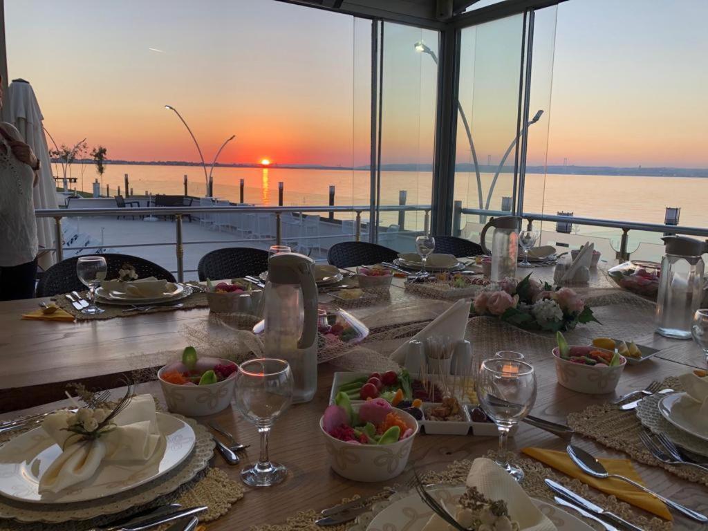 Blue Pier Hotel コジャエリ エクステリア 写真